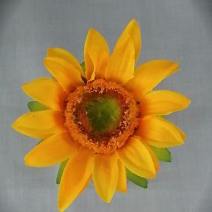 Yellow sunflower cake decoration